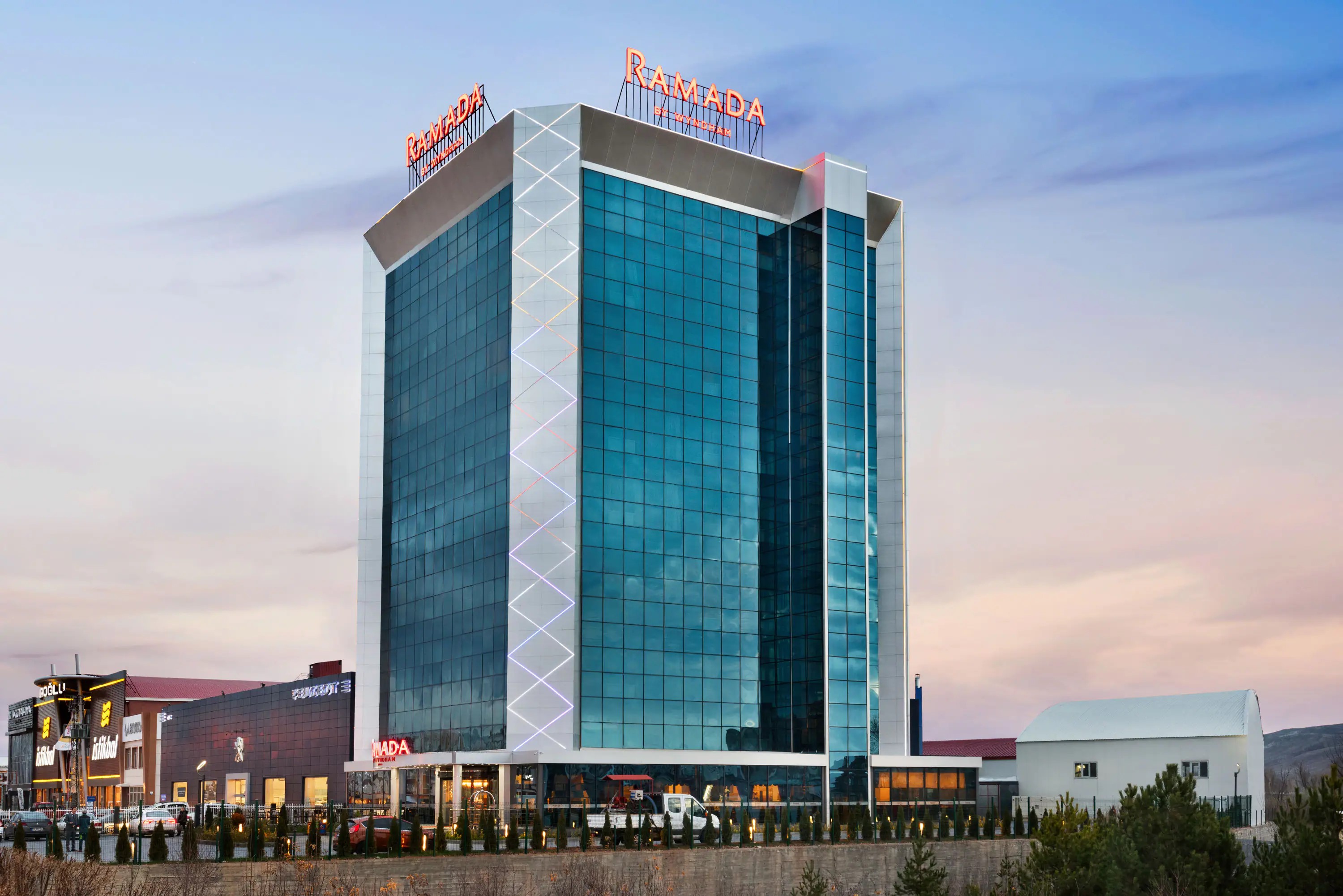 RAMADA BY WYNDHAM OTEL